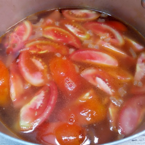 Canh cá nấu thơm cà chua