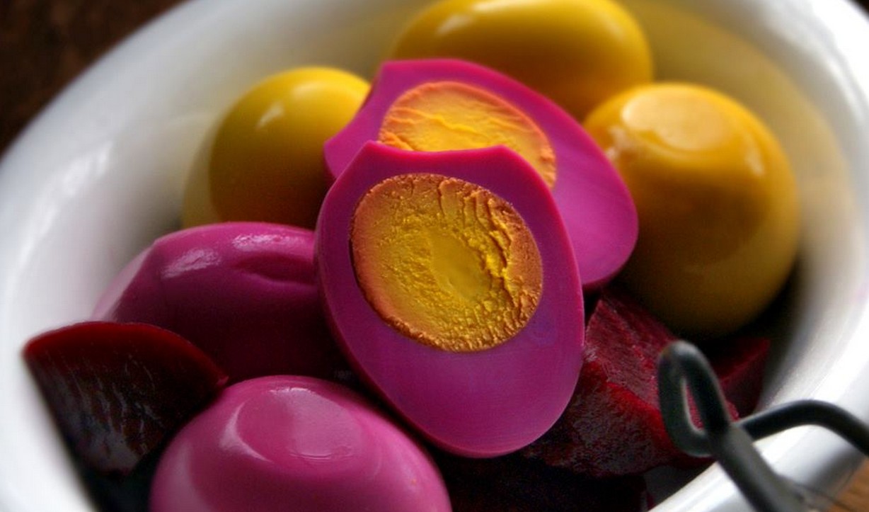 Cách làm món trứng hồng đẹp mắt khiến bé bé ăn thun thút, ai cũng phải thích thú.