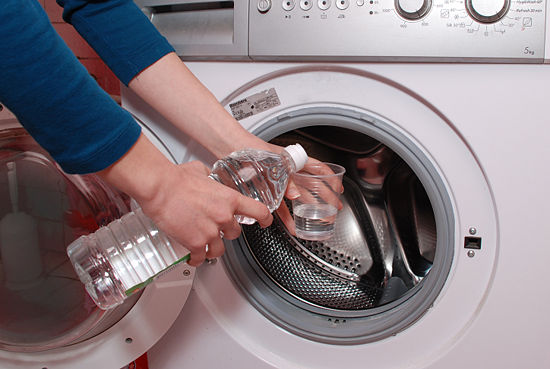 Những mẹo đơn giản giúp khử mùi và làm sạch vi khuẩn trong máy giặt, giúp quần áo của bạn luôn thơm mát