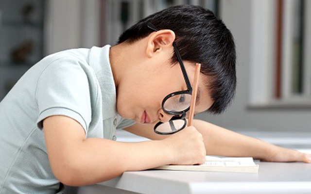 Những nguyên nhân khiến cho trẻ bị cận thị và những biện phap phòng tránh