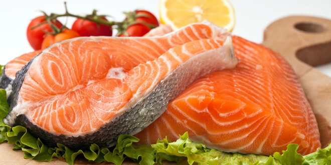 Ăn cá hồi thường xuyên sẽ giúp mẹ bầu bổ sung dưỡng chất, giúp ngăn ngừa dị tật thai nhi