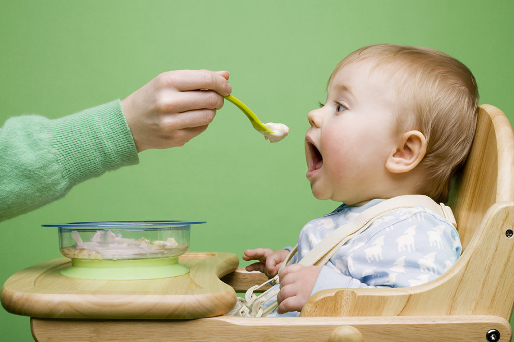 Những điều cha mẹ cần lưu ý để giúp bé ăn ngon miệng, tăng cân nhanh