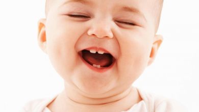 Những dấu hiệu cho thấy trẻ đang mọc răng sữa