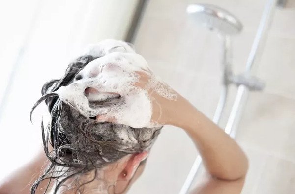 Những sai lầm tai hại khiến tóc của bạn ngày càng trở nên xơ rối