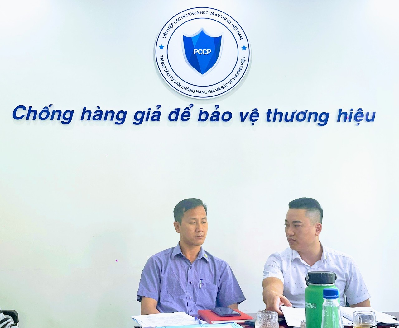 Ông : Nguyễn Thành Đồng đang trao đổi kế hoạch với lãnh đạo PCCP