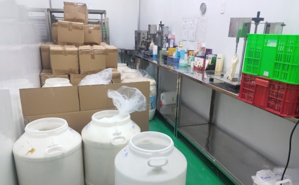 TP Hồ Chí Minh: Nhà máy sản xuất mỹ phẩm độc, lạ lạ